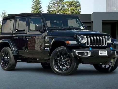 Used 2024 Jeep Wrangler Unlimited Sahara AWD/4WD image 2