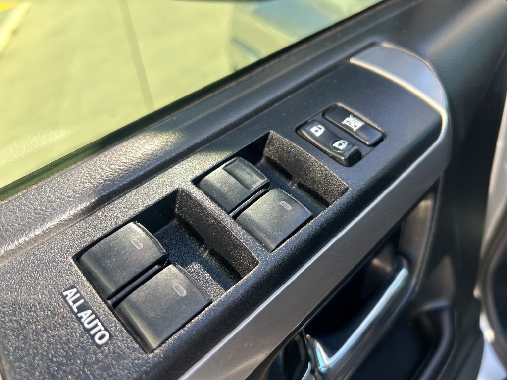 Used 2016 Toyota 4Runner SR5 AWD/4WD image 11