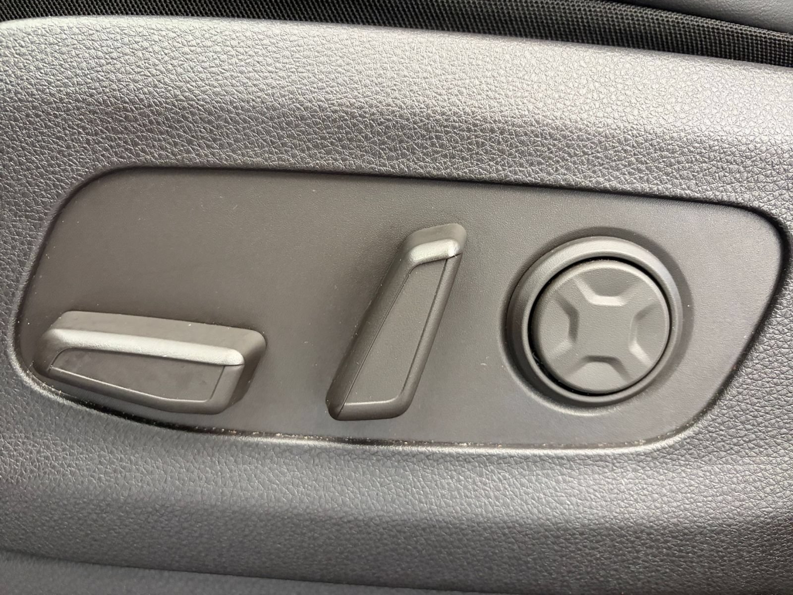 Used 2026 Kia Carnival FWD image 22