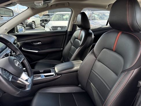 Used 2025 Nissan Sentra SR w/ SR Premium Package image 5