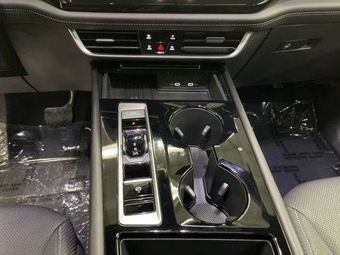 Used 2025 Volkswagen Atlas Cross Sport SE w/ Panoramic Sunroof Package AWD/4WD image 22