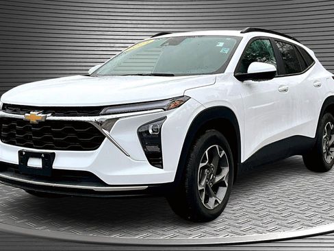 Used 2024 Chevrolet Trax LT w/ Driver Confidence Package image 3