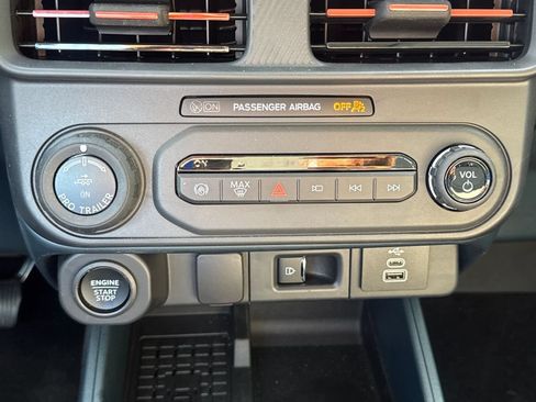 Used 2025 Ford Maverick Lariat w/ 4K Tow Package AWD/4WD image 24