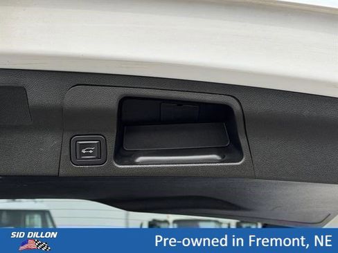 Certified 2023 GMC Acadia SLT w/ Technology Package AWD/4WD image 6