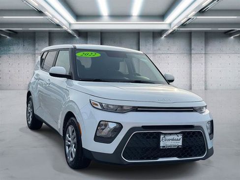 Used 2022 Kia Soul LX image 2