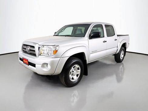 Used 2010 Toyota Tacoma PreRunner RWD image 3