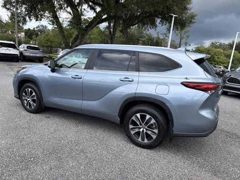 Used 2023 Toyota Highlander XLE FWD image 4