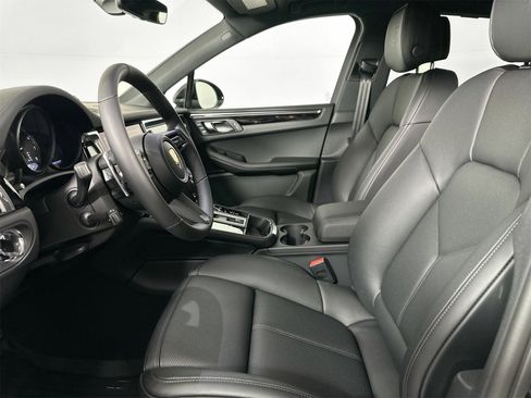 Certified 2026 Porsche Macan image 5