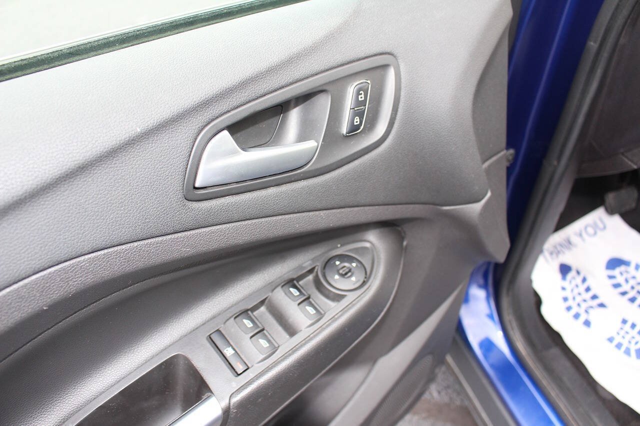 Used 2016 Ford Escape SE w/ Equipment Group 201A AWD/4WD image 12