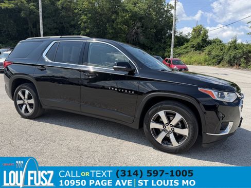 Used 2020 Chevrolet Traverse LT w/ LT Premium Package AWD/4WD image 1