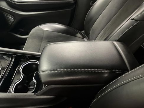 Used 2023 Jeep Grand Cherokee Altitude image 21