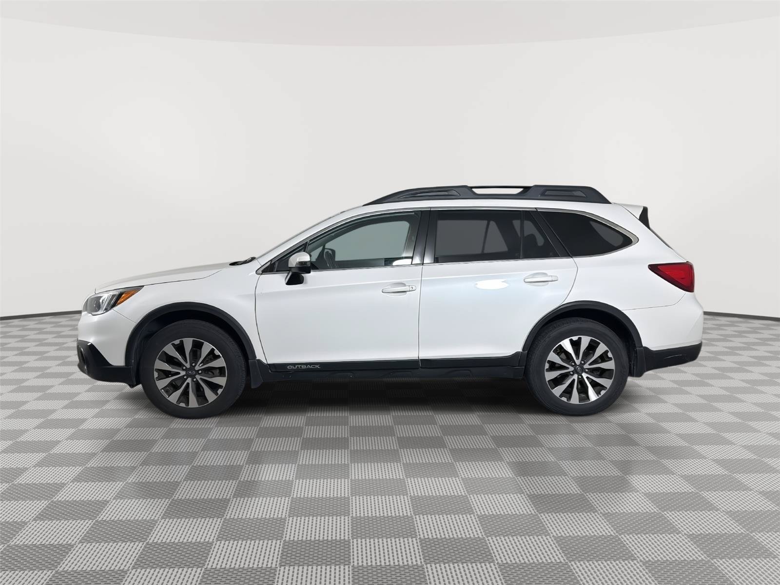 Used 2017 Subaru Outback 2.5i Limited AWD/4WD image 4