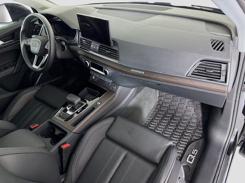 Certified 2025 Audi Q5 2.0T Premium Plus w/ Premium Plus Package AWD/4WD image 18