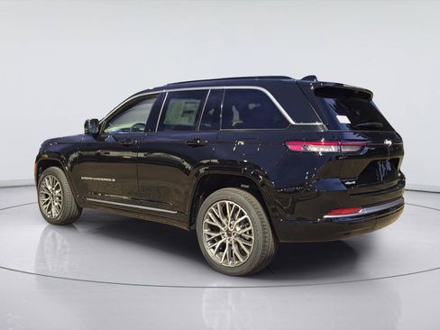 New 2027 Jeep Grand Cherokee Summit w/ Adv Protech Group IV AWD/4WD image 4