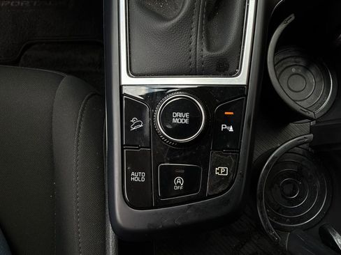 Used 2025 Kia Sportage LX image 21