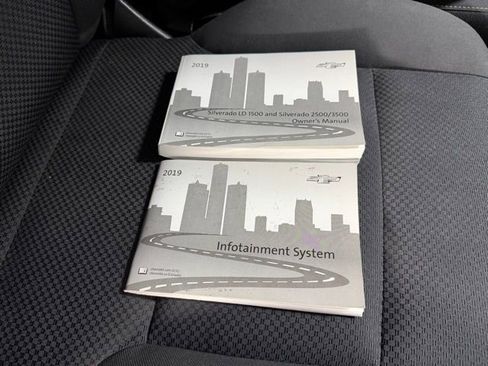 Used 2019 Chevrolet Silverado 1500 LT w/ All Star Edition image 21