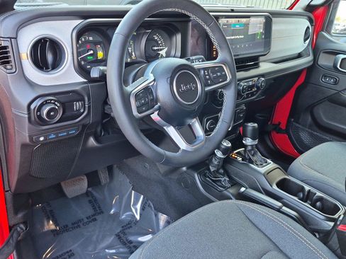 Certified 2025 Jeep Wrangler Unlimited Sahara w/ Safety Group AWD/4WD image 23