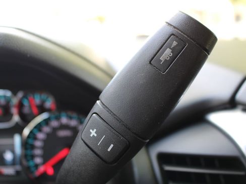 Used 2020 Chevrolet Suburban LT RWD image 24