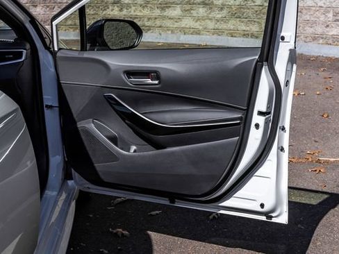 Used 2025 Toyota Corolla XSE FWD image 16