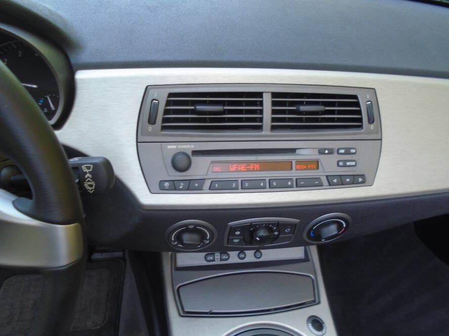 Used 2003 BMW Z4 2.5i RWD image 12