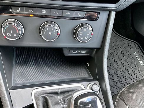 Certified 2024 Volkswagen Jetta Sport FWD image 28