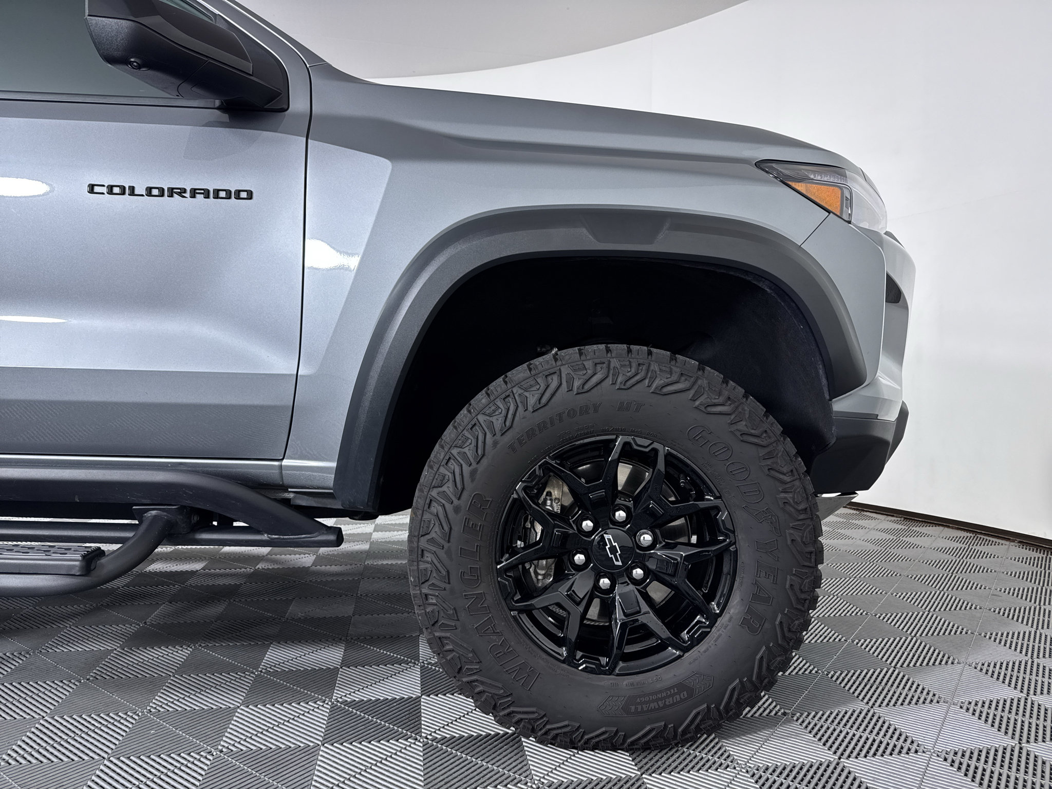 Used 2025 Chevrolet Colorado ZR2 w/ Midnight Edition AWD/4WD image 21