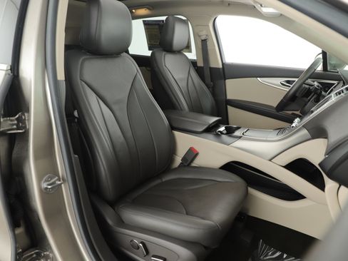 Used 2020 Lincoln Nautilus Reserve w/ Equipment Group 201A image 12