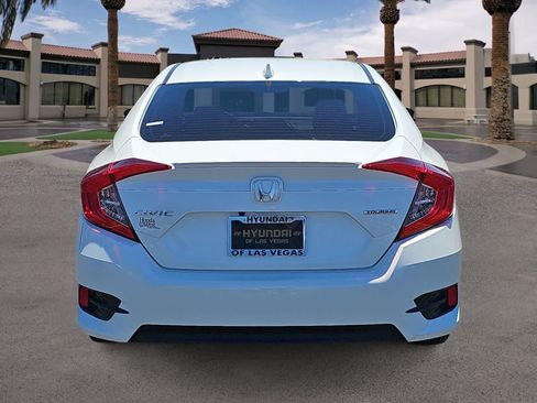 Used 2018 Honda Civic Touring image 7