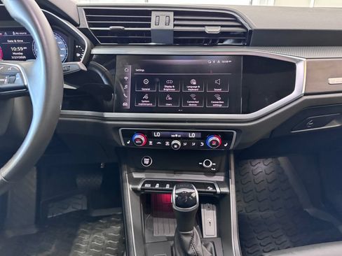 Used 2024 Audi Q3 2.0T Premium Plus w/ Premium Plus Package AWD/4WD image 16