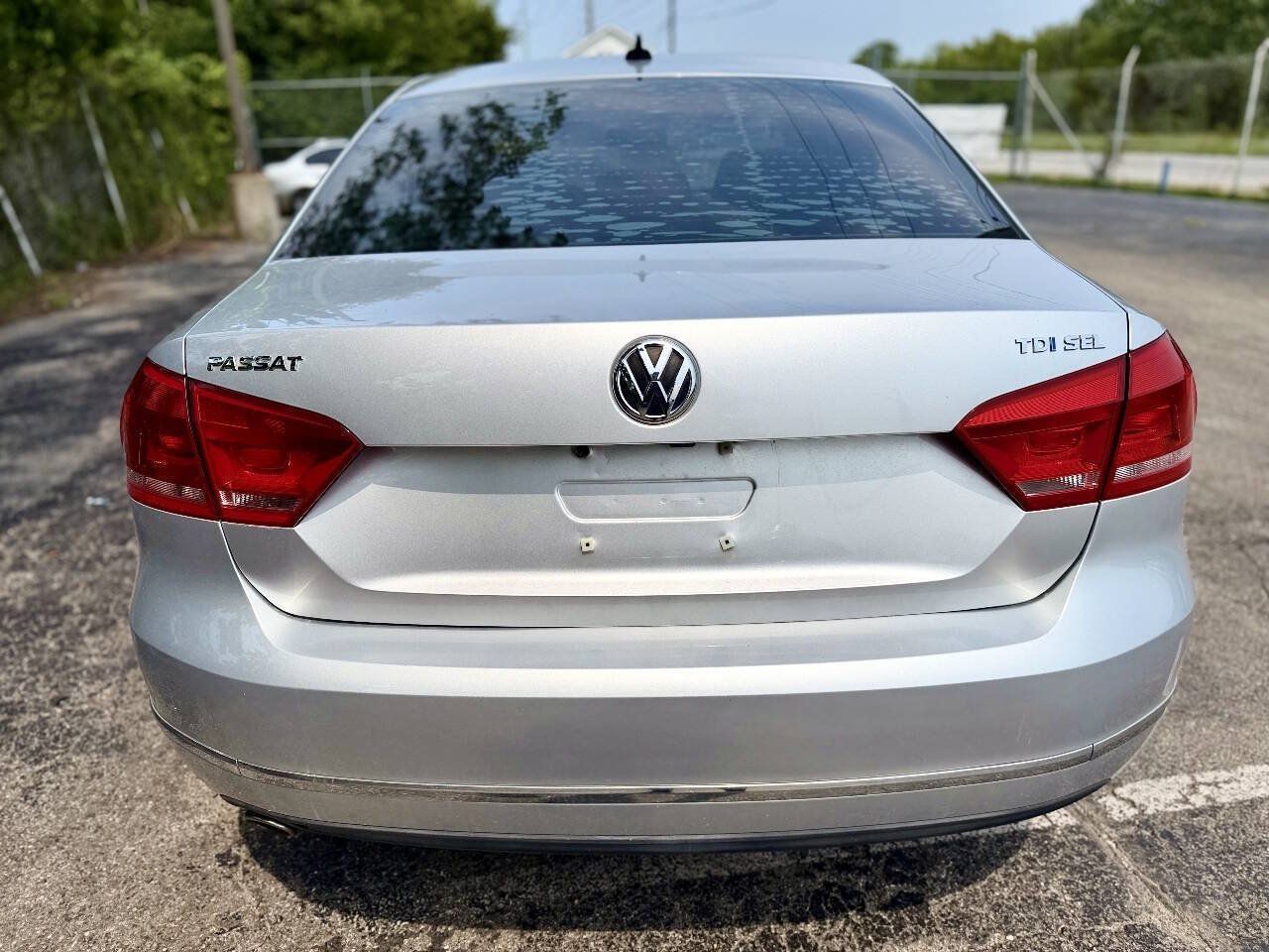 Used 2015 Volkswagen Passat TDI SEL Premium FWD image 4