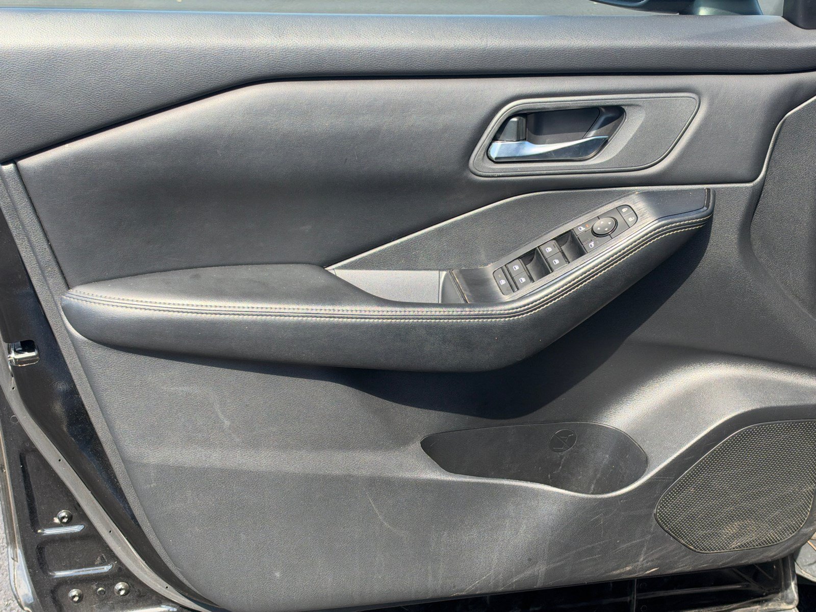 Used 2024 Nissan Rogue SV AWD/4WD image 10