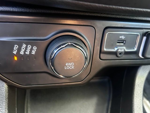 Used 2021 Jeep Renegade Limited w/ Sun & Sound Group AWD/4WD image 35