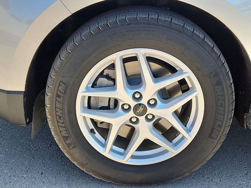 Used 2024 Ford Edge SEL w/ Convenience Package image 6