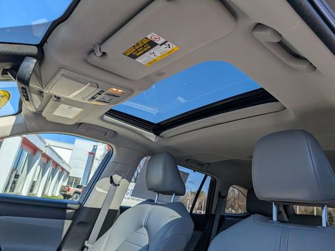 Used 2021 Toyota Highlander XLE image 18