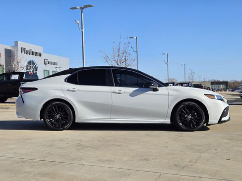 Used 2023 Toyota Camry SE image 8