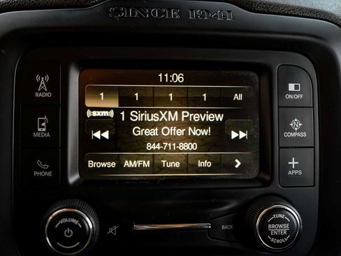 Used 2017 Jeep Renegade Latitude w/ Cold Weather Group image 24