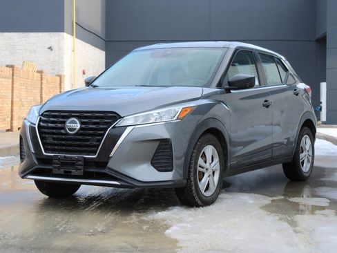 Used 2021 Nissan Kicks S image 2