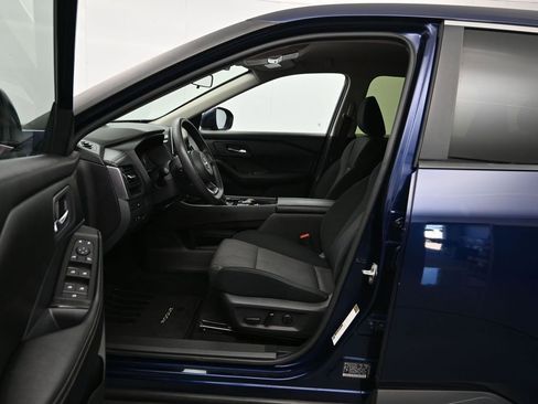 Certified 2024 Nissan Rogue SV FWD image 20