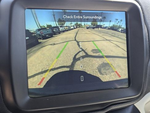 Used 2022 Jeep Renegade Latitude AWD/4WD image 12