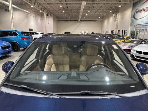 Used 2021 Porsche Macan w/ Premium Package image 92