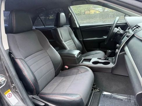 Used 2016 Toyota Camry SE image 12