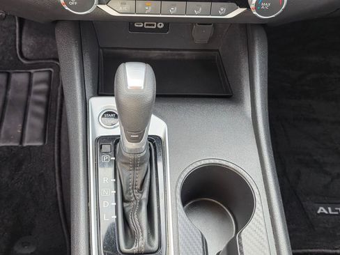 Used 2025 Nissan Altima 2.5 SV image 25