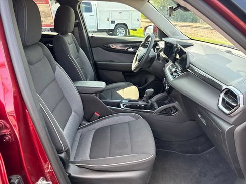 Used 2025 Chevrolet TrailBlazer LT AWD/4WD image 25