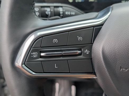 Used 2025 Chevrolet Equinox LT AWD/4WD image 22