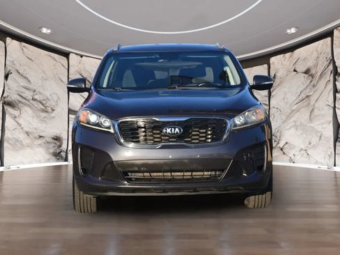 Used 2019 Kia Sorento FWD V6 w/ LX V6 Convenience Package image 2