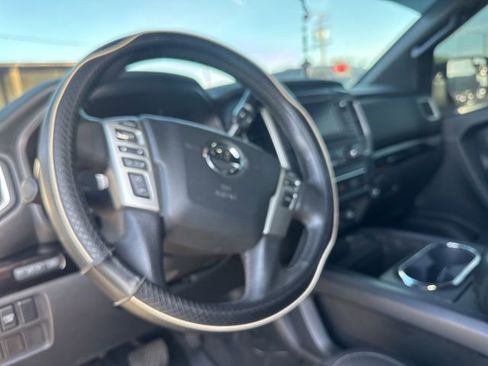 Used 2018 Nissan Titan SV w/ SV Convenience Package image 9