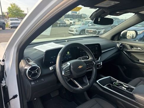 Used 2025 Chevrolet Equinox LT FWD image 11