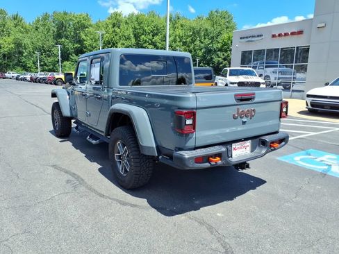 Used 2025 Jeep Gladiator Mojave AWD/4WD image 8