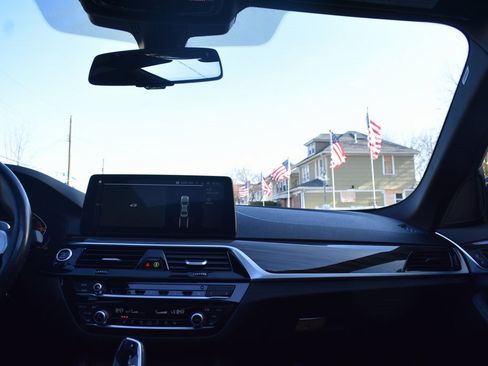 Used 2021 BMW 540i xDrive w/ M Sport Package image 31