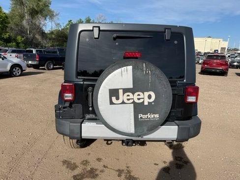 Used 2015 Jeep Wrangler Unlimited Sahara w/ Connectivity Group AWD/4WD image 5